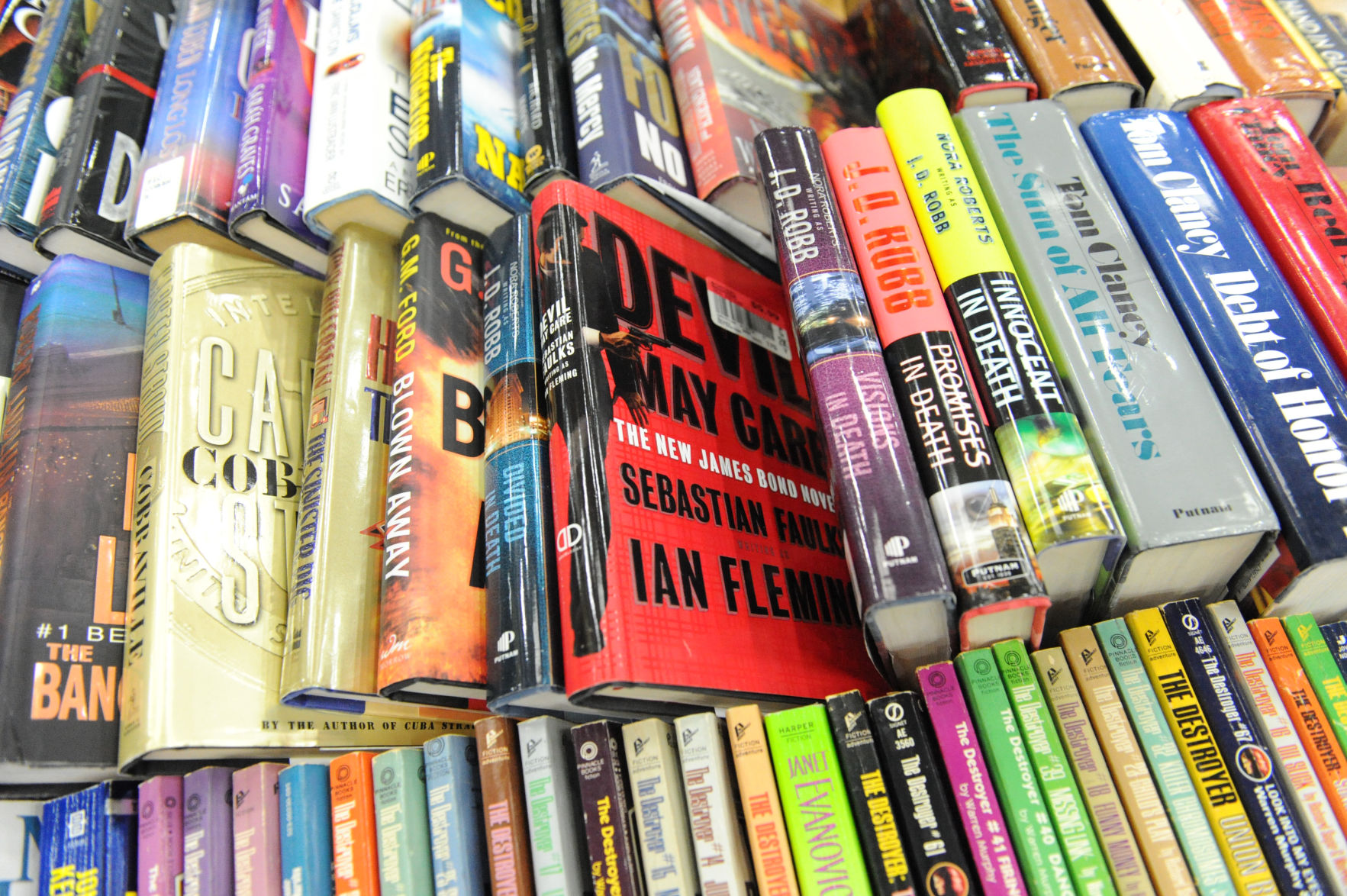 Book_Sale_010.jpg